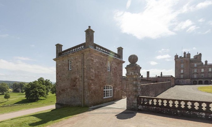 Thornhill Casa | East Wing