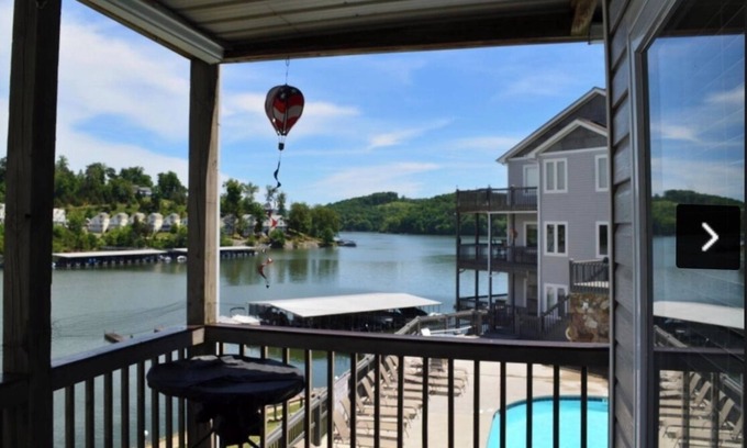 La Follette Condominio | Eastern Sunrise Condo