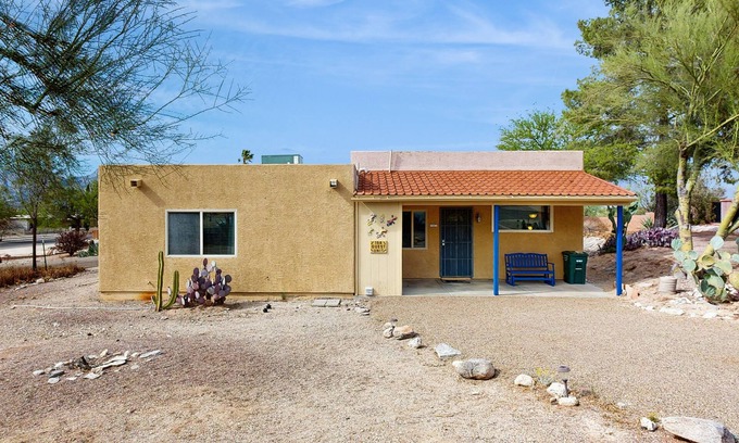 Tucson Casa | Eastside casita with free WiFi, central AC, private W/D, and kitchenette