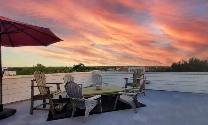 Blackshear-Prospect Hill Casa | Eastside Hilltop Skyline Stunner