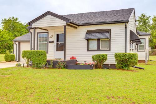 Central Oklahoma City Casa | Eastside OKC Hideaway Yard, 1 Mi to State Capitol