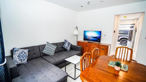 Slough Casa | Easy 2 Manage 4Bedroom House with Complimentary Parking