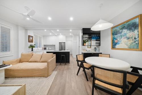 Rose Bay Apartamento | Easy Access 2BR Flat with Parking in Rose Bay