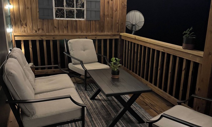 Cullowhee Casa | Easy access 3 bd 3 ba riverside retreat just 5 mins from WCU campus! Ping pong!