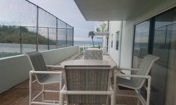 New Smyrna Beach Condominio | condominio hermoso y razonable en New Smyrna Beach cerca de todo!