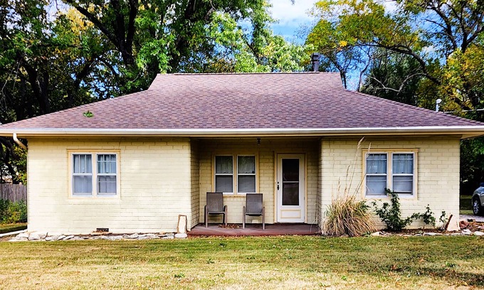 Emporia Casa | Easy Access to area events-Mid-Century Home