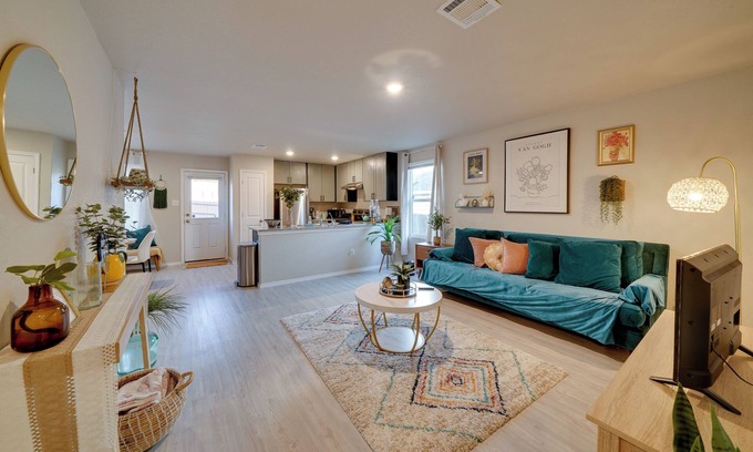 San Antonio Casa | Easy Access to Dtwn San Antonio: Suburban Home
