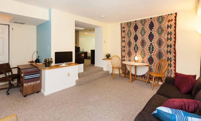 Bethesda Apartamento | Fácil acceso a Washington D. C. -Entrada privada del jardín -Paseo al metro Bethesda