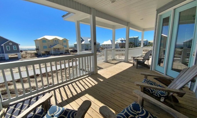 Morgantown Casa | Easy beach access, pools, tennis/pickleball