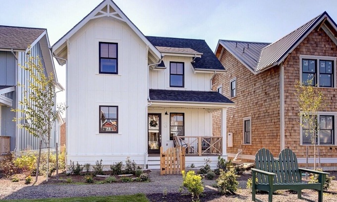 Pacific Beach Casa | EASY BREEZY Cottage Seabrook WA! Dog friendly w/ Hot Tub