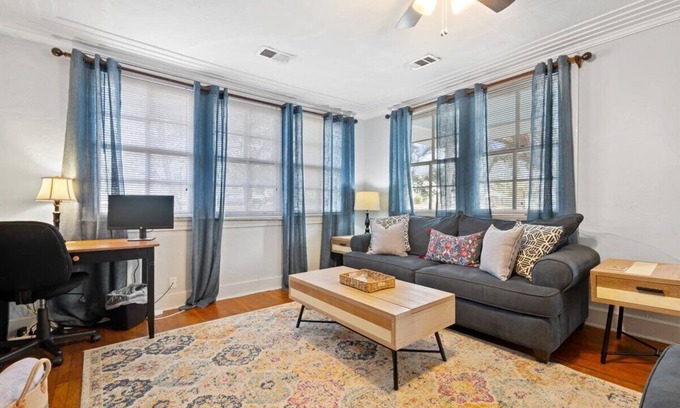 Richmond Hill Casa | Easy Drive to Pembroke & Historic District+Pets