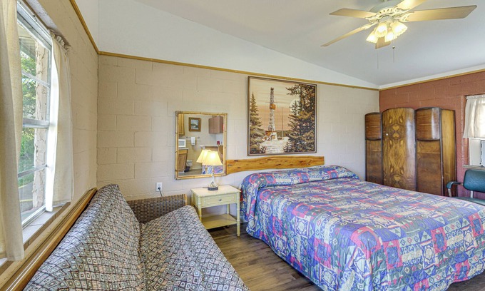Lake Whitney Apartamento | Easy Lake & Hiking Trails Access: Whitney Studio