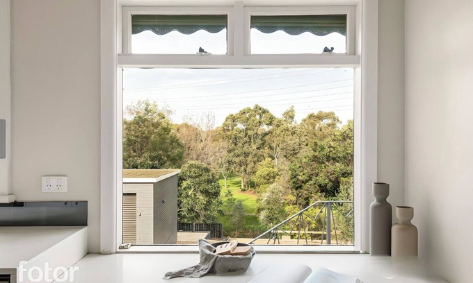 Malvern East Casa | Easy Walk to station-Pets Welcome-Golf Course Views