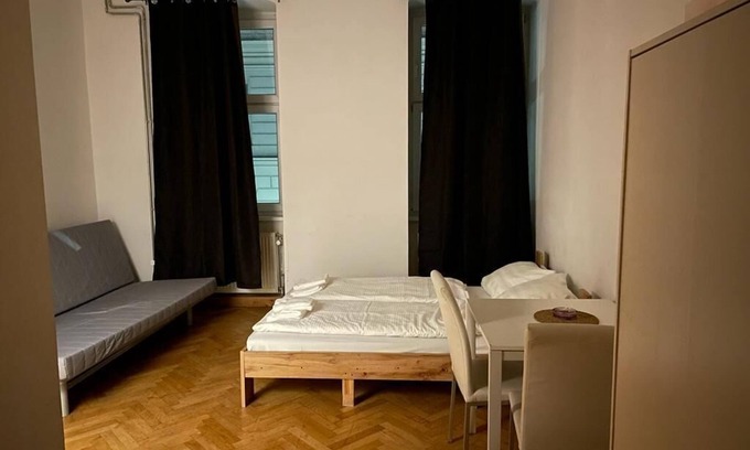 Vienna Hotel | easybook-in
