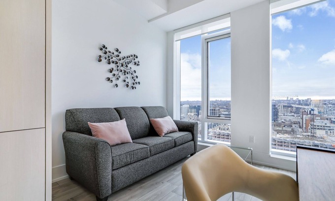 CityPlace Condominio | Eat Play Work - New! Front & Spadina Luxury Condo