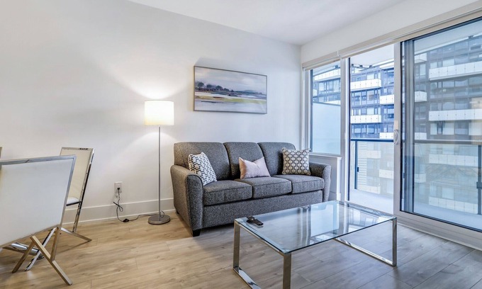 Fashion District Condominio | Eat Play Work - New! Front & Spadina Luxury Condo