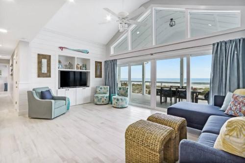 Fernandina Beach Casa | Ebb Tide Cottage - Beachfront - Huge Oceanfront Deck - Hot Tub