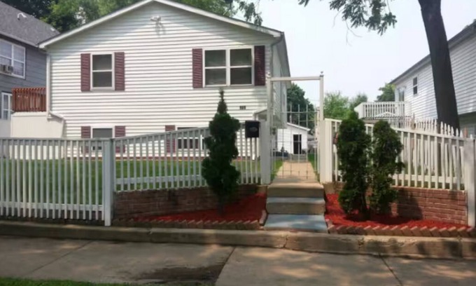 Waukegan Casa | Eben-Ezer House, 7 mins to The Naval Base.