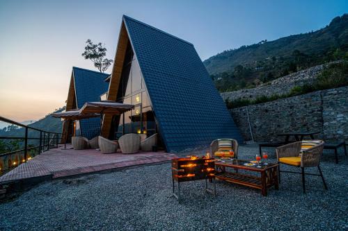 Bhimtal Villa | Echo By The Lakes Pet-friendly Retreat by the Lake With Game Zone & Garden