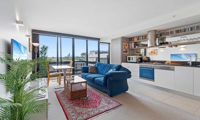 Abbotsford Apartamento | Eclectic 1-Bed Apartment with Pool and Gym