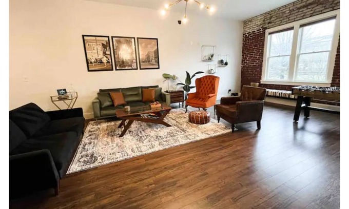 Spencer Apartamento | Eclectic 2 Bedroom Loft in Historic Spencer