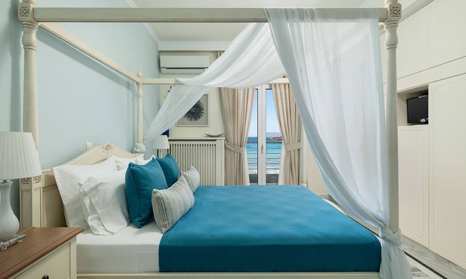 Kato Galatas Apartamento | Casa ecléctica de 3 dormitorios frente al mar.