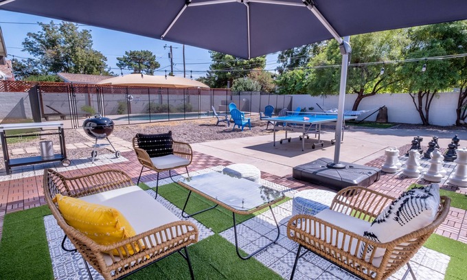 Camelback East Casa | 🌵 Eclectic 5BR Uptown Retreat 🌵 Pool ⭐ Giant Chess ⭐ Office ⭐ BBQ ⭐ Fire Pit ⭐