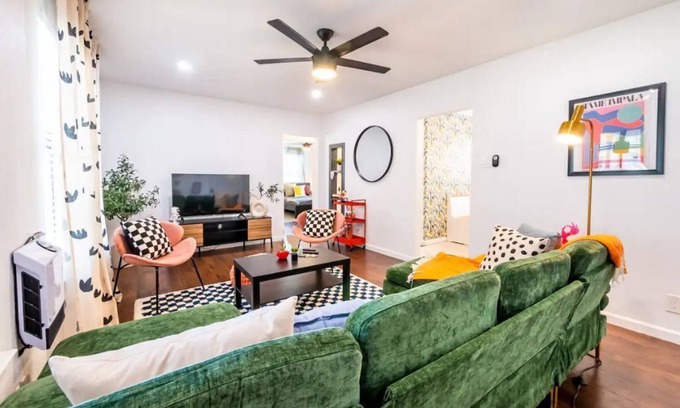 Monte Vista Apartamento | Eclectic Chic 2 Bed Free Parking Fast WIFI!