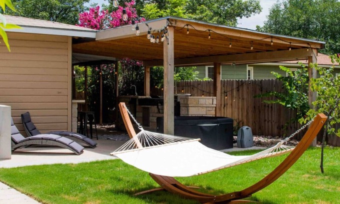 Abilene Cabaña | Eclectic Design| Hot Tub| Fire Pit| Pickleball