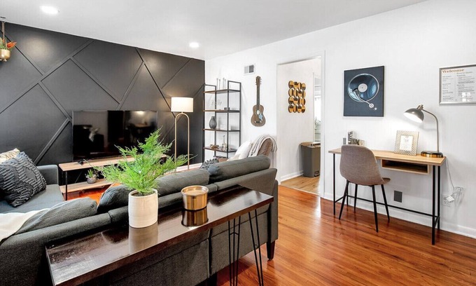 Wichita Casa | Eclectic Escape - Cozy, King