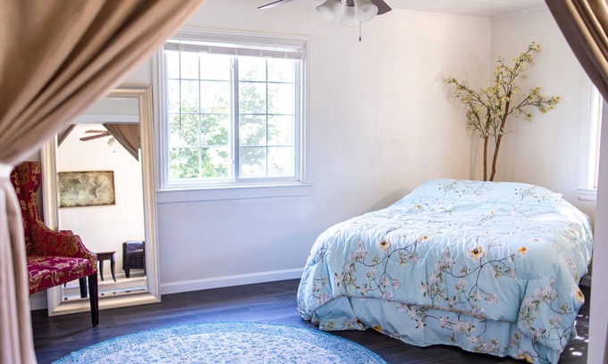 West Sacramento Casa | Eclectic Home in West Sacramento near Old Town