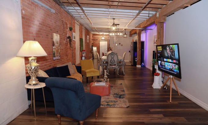 Detroit Apartamento | Eclectic Industrial Loft in Detroit's Corktown + Free Parking