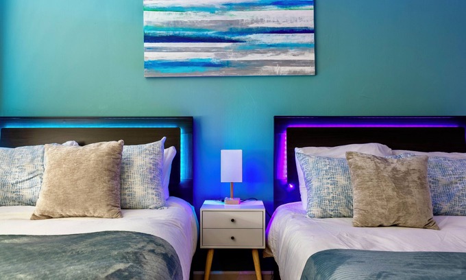 Menlo Park Casa | Eclectic Tech and Family Friendly with Gaming 5 min Walk to Meta in Menlo Park