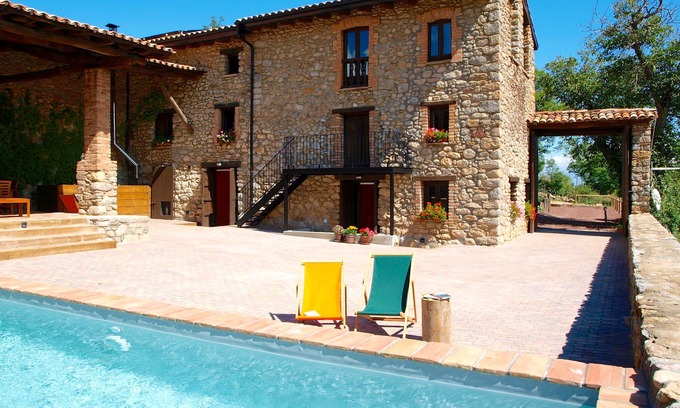 Bellver de Cerdanya Villa | Histórica Eco Villa en el corazón de los Pirineos con piscina privada