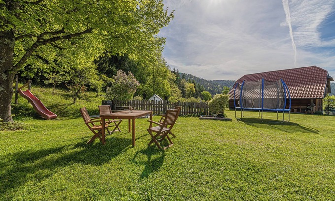 Prevalje Apartamento | Eco farm Mikl Pine Tree Apartment, Slovenj Gradec, Slovenia