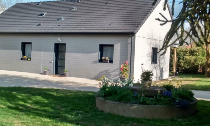 Saint-Martin-d'Ecublei Cabaña | ECOGITE con jardín cerca de bosque, terraza, BBQ y adaptado para PMR