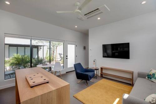Camelback East Apartamento | Eco-Friendly 1-bedroom Apartment - 80 Walkscore!