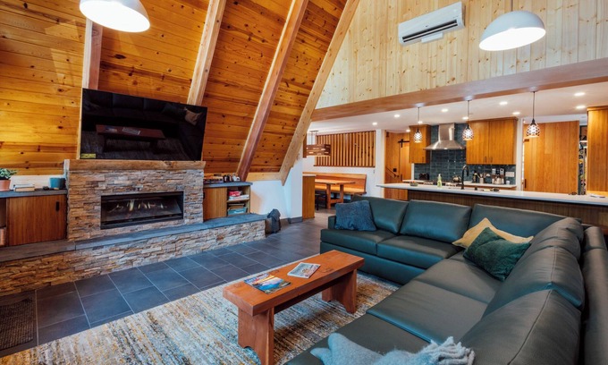 Chamberlands Casa | Eco-Friendly Cozy Cabin in Homewood