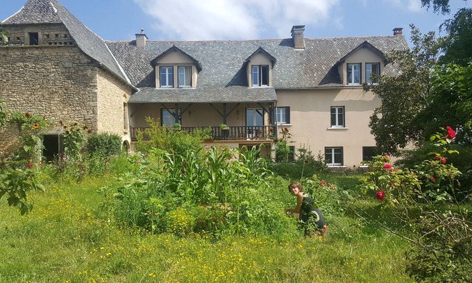 Roussennac Otro | Eco-gîte Les Jardins du Batut, au Coeur D'un Paysage Bucolique