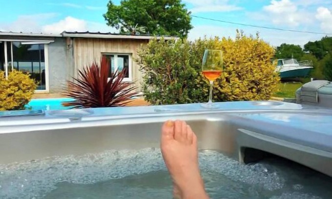 Saint-Yzans-de-Medoc Casa | Eco lodge on the estuary pool and spa