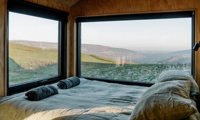 Llangollen Cabina | Eco Off-Grid Luxury Cabin, Panoramic Views & Fire Pit In North Wales