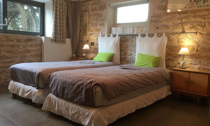 Sancy Cama Y Desayuno | Ecogite con Terraza y Jardín Privado para Familias
