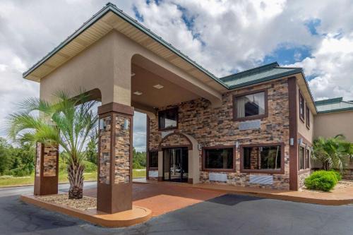 Byron Cabina | Econo Lodge Byron - Warner Robins