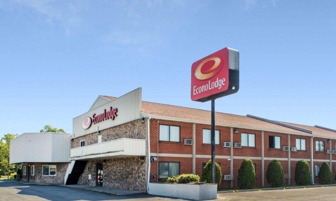 Corfu Cabina | Econo Lodge Darien Lakes