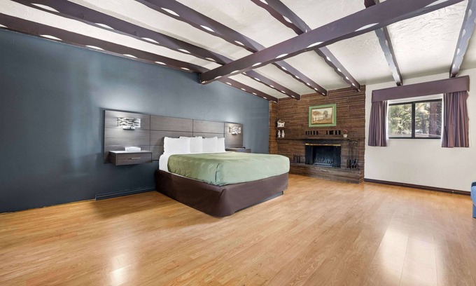 South Lake Tahoe Hotel | Econo Lodge Inn & Suites Heavenly Village Area