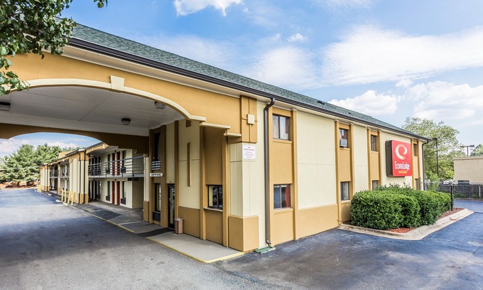 Matthews Hotel | Econo Lodge Inn & Suites Matthews - Charlotte