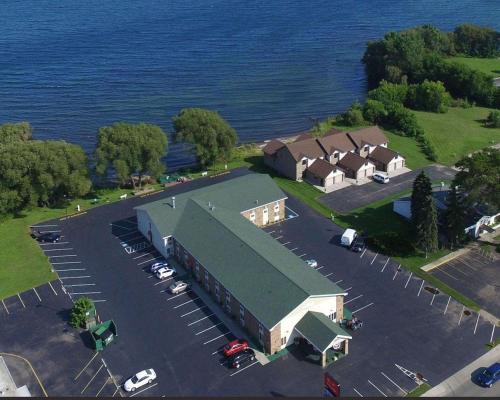 Menominee Cabina | Econo Lodge On the Bay