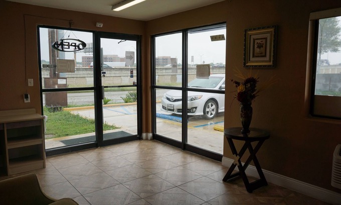 North San Antonio - SAT Hotel | Econo Lodge San Antonio Northeast I-35