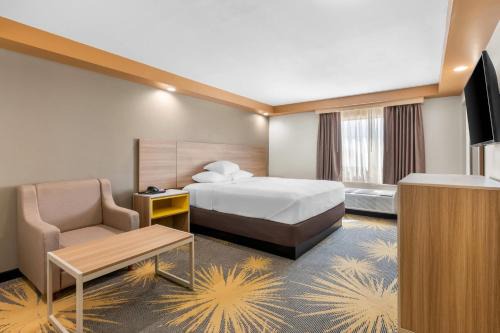 Iselin Cabina | Econo Lodge Woodbridge