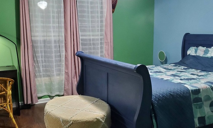 Tallahassee Apartamento | Economical Master Bedroom with Private Bath Room A